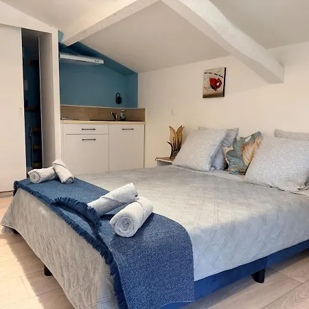Hébergement de vacances Lo Complet Domaine 2 Maisons Jacuzzi Et Piscine